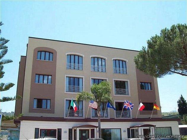 Viola Palace Hotel Villafranca Tirrena Kültér fotó