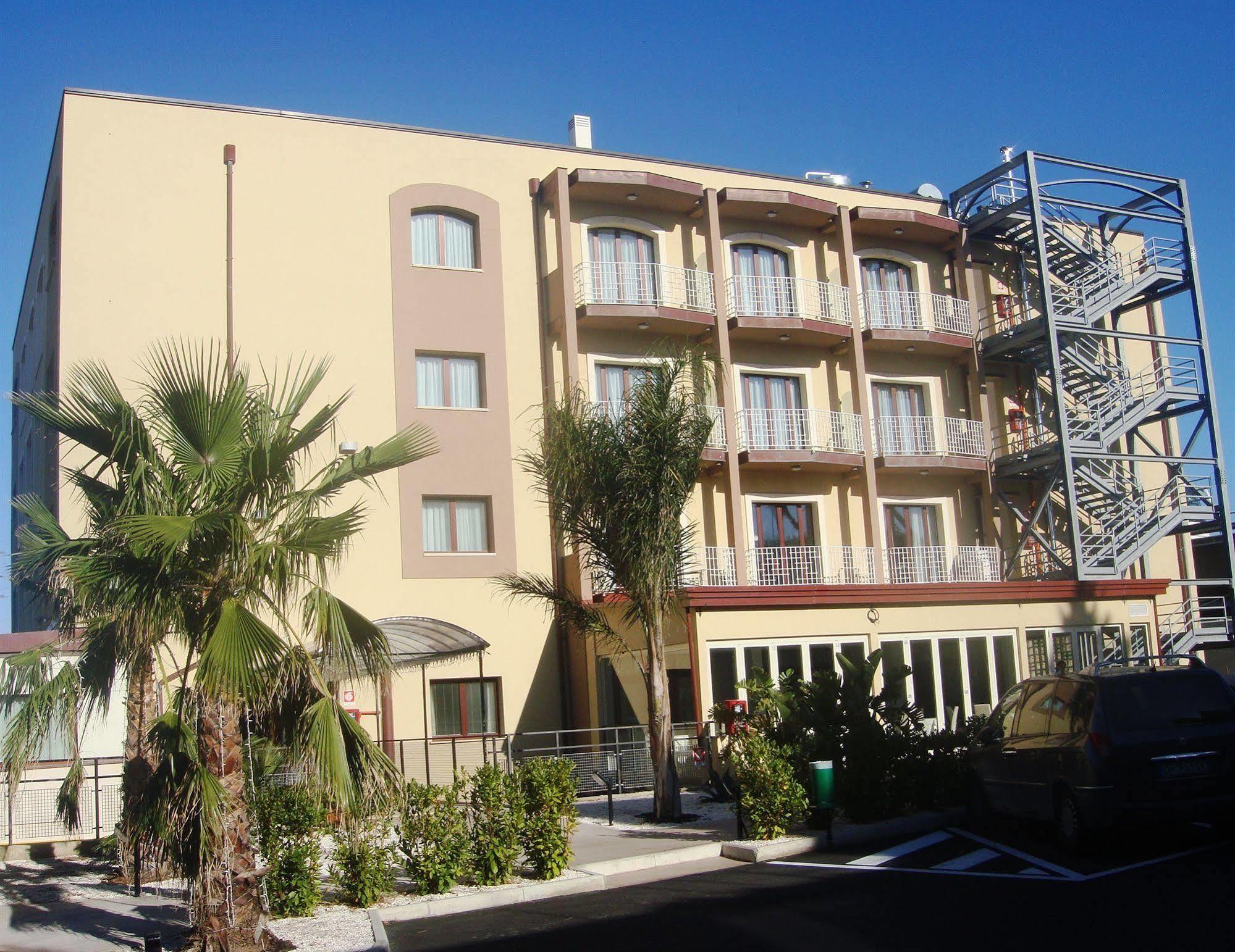 Viola Palace Hotel Villafranca Tirrena Kültér fotó