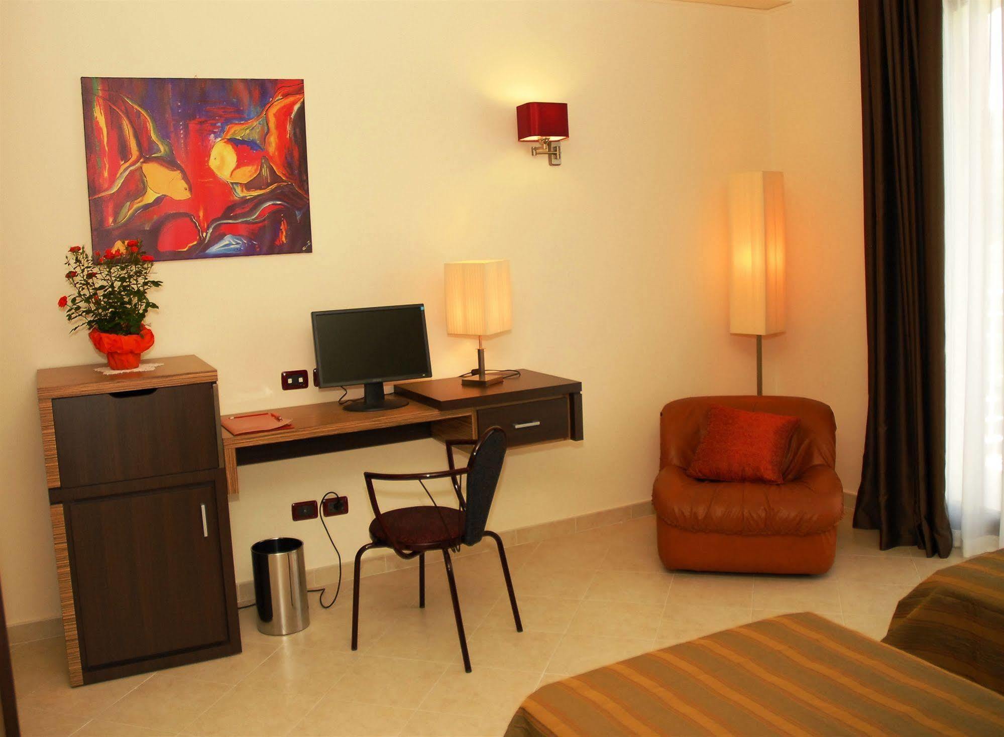 Viola Palace Hotel Villafranca Tirrena Kültér fotó