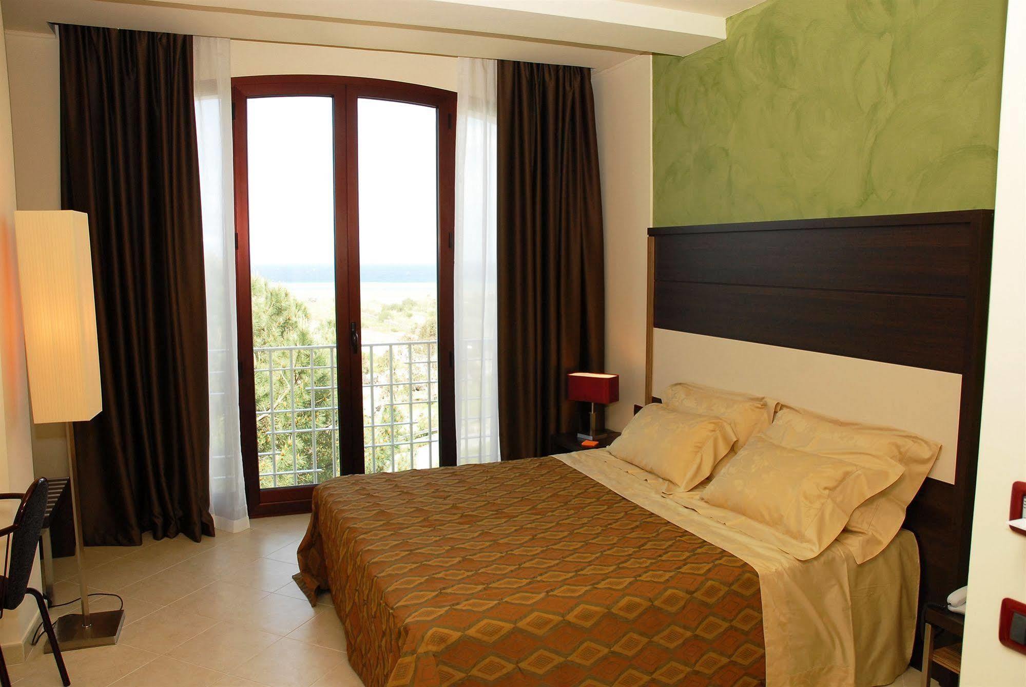 Viola Palace Hotel Villafranca Tirrena Kültér fotó
