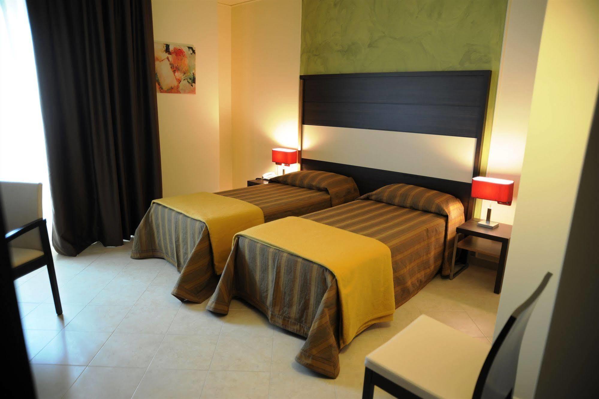 Viola Palace Hotel Villafranca Tirrena Kültér fotó