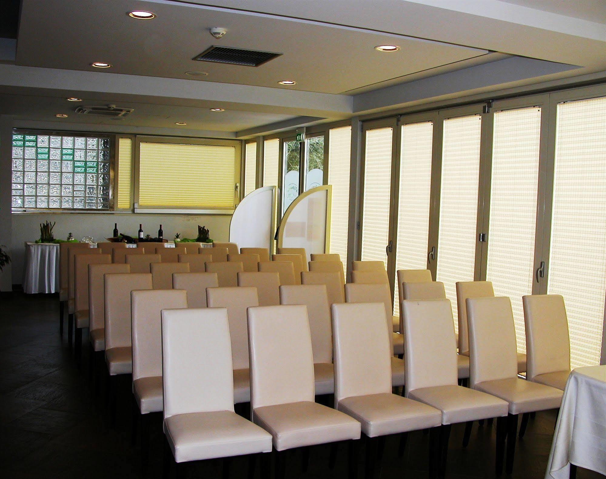 Viola Palace Hotel Villafranca Tirrena Kültér fotó