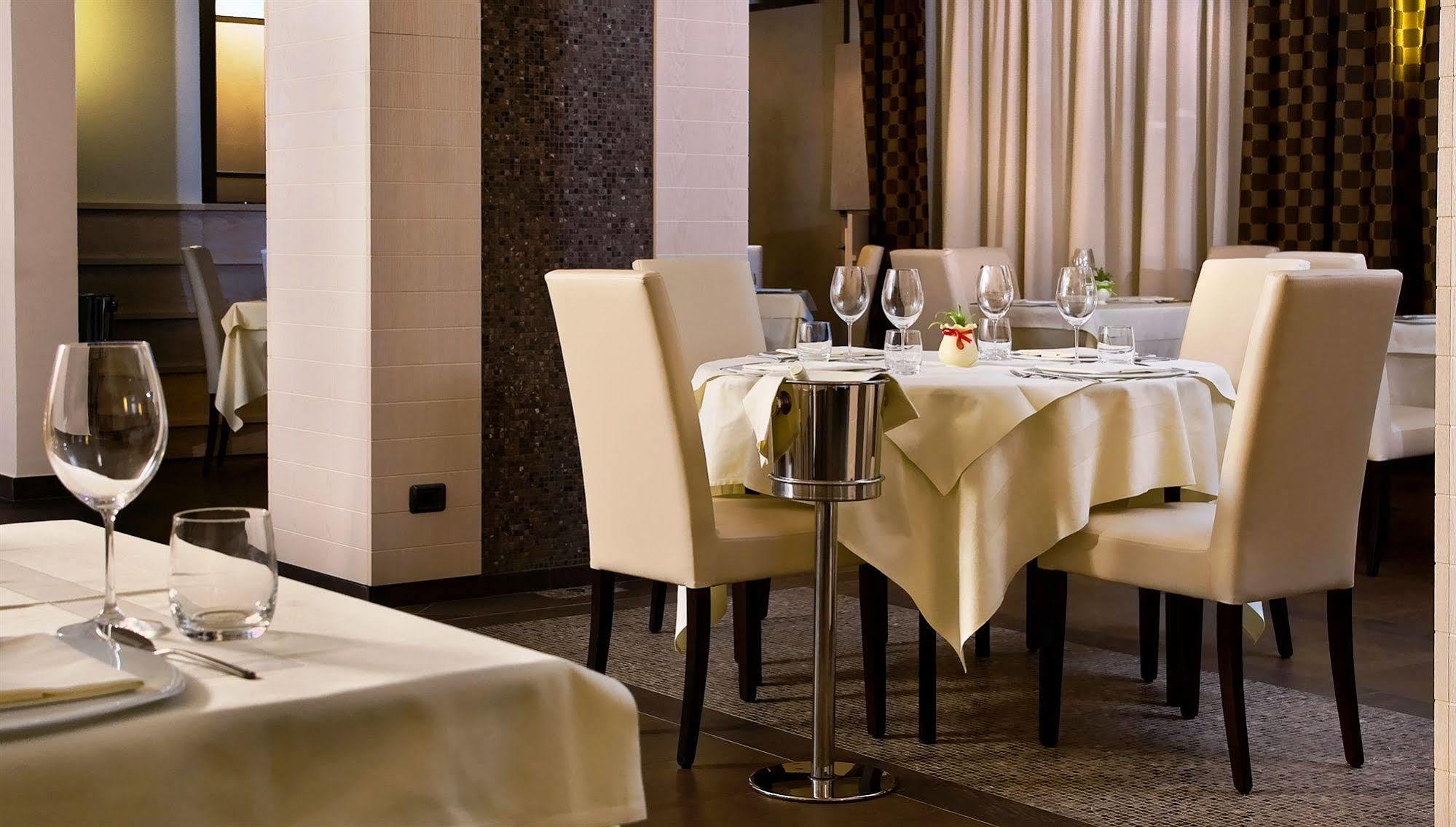Viola Palace Hotel Villafranca Tirrena Kültér fotó