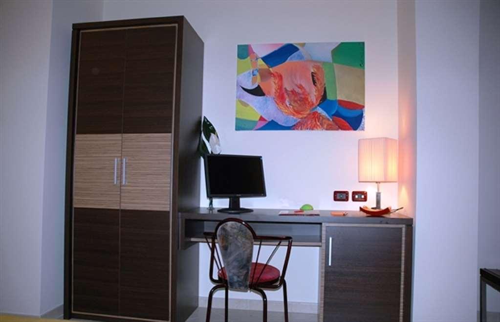 Viola Palace Hotel Villafranca Tirrena Szoba fotó