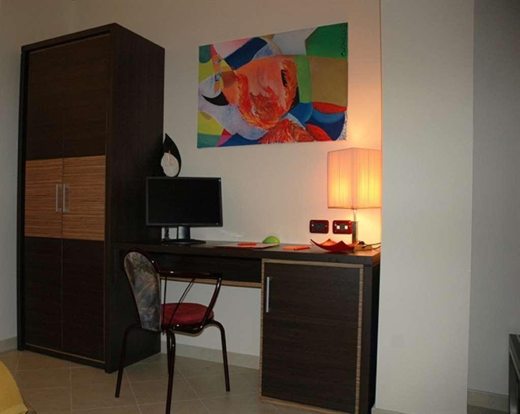 Viola Palace Hotel Villafranca Tirrena Szoba fotó
