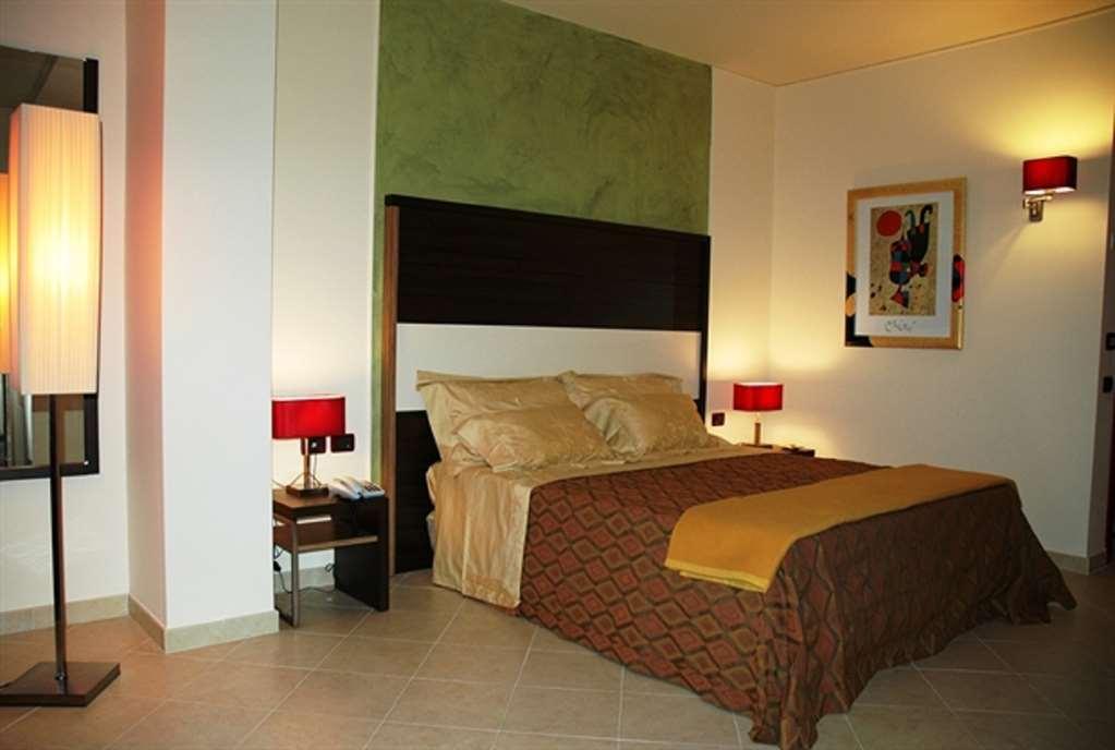Viola Palace Hotel Villafranca Tirrena Szoba fotó