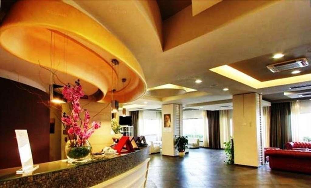 Viola Palace Hotel Villafranca Tirrena Beltér fotó