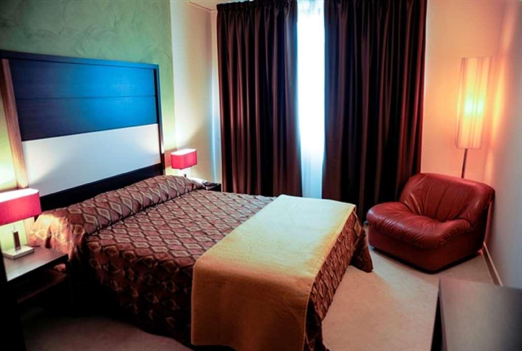 Viola Palace Hotel Villafranca Tirrena Szoba fotó